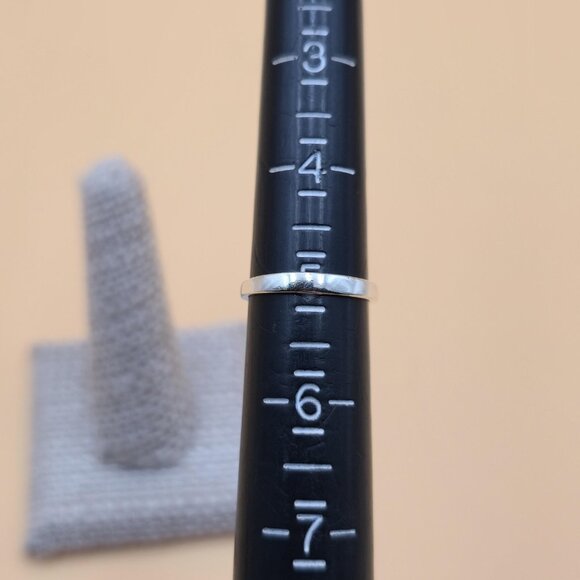 Size 5 Sterling Silver Small Oval Amethyst Gem Band Ring A5425 - Picture 7 of 9